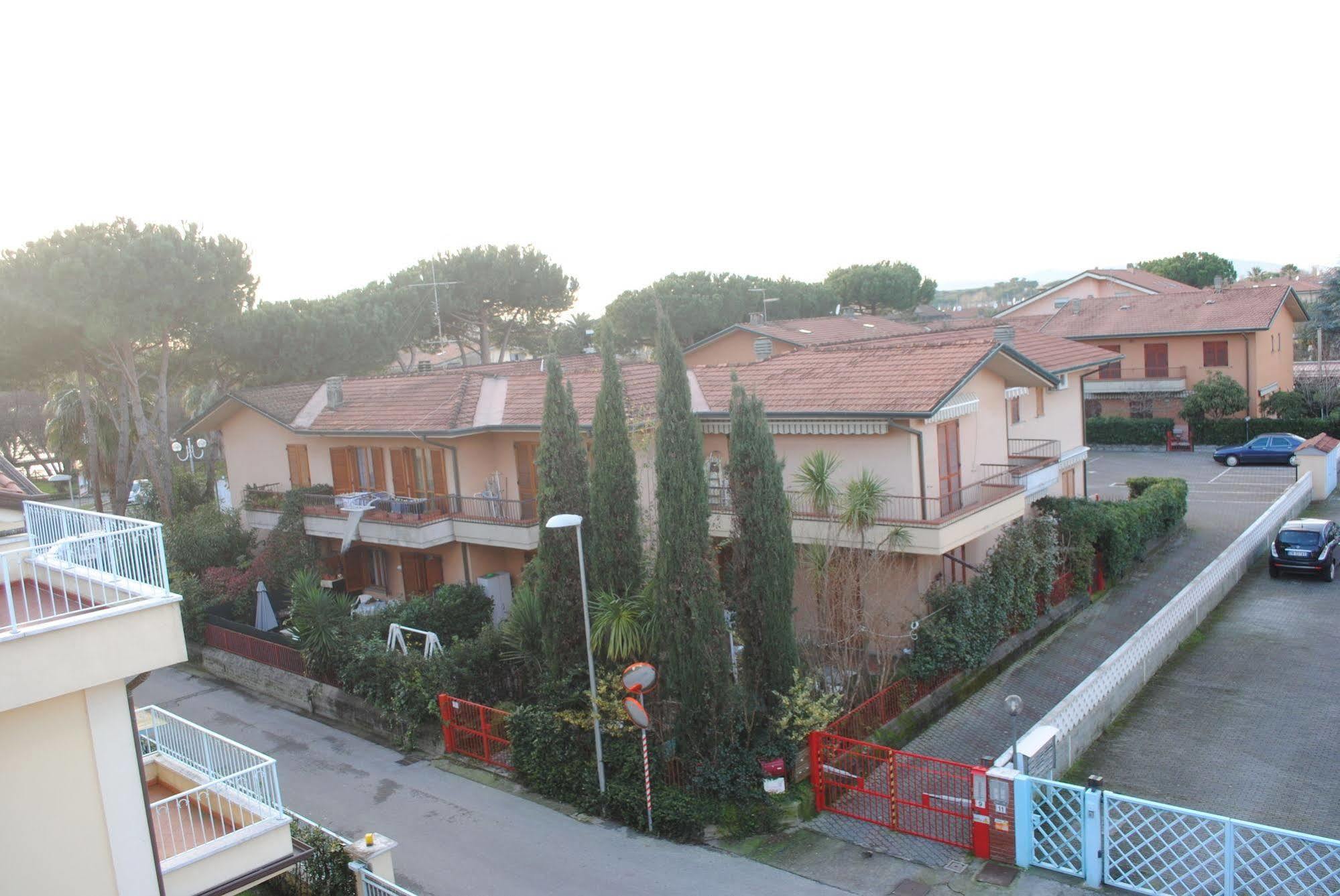 Hotel Matilde Marina di Massa Exterior photo