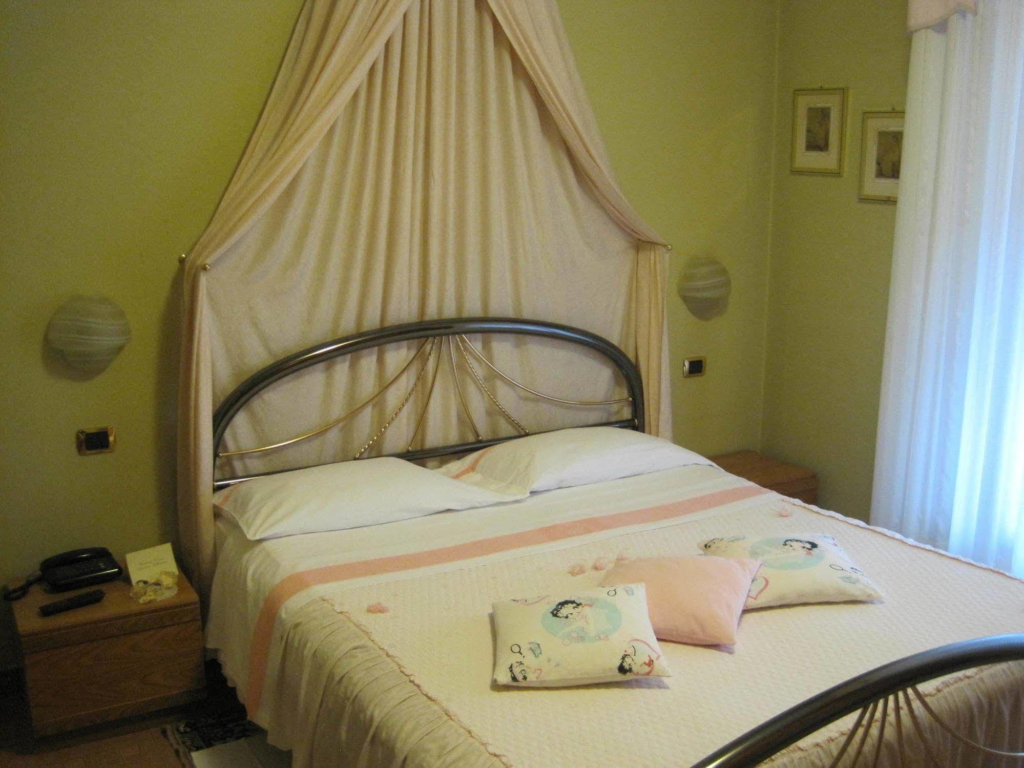 Hotel Matilde Marina di Massa Exterior photo