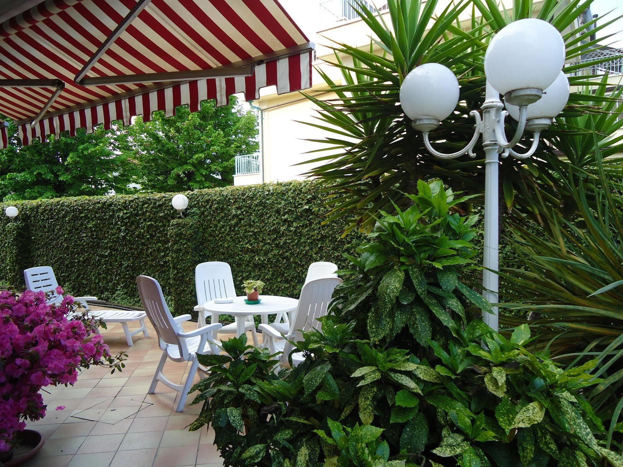 Hotel Matilde Marina di Massa Exterior photo